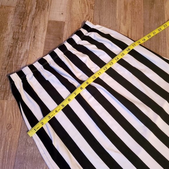 Reborn J Striped Black and White Skirt - Picture 3 of 4